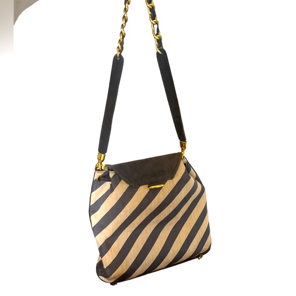 Claudio Merazzi Italian shoulder bag with flashy gold hardware. Hobo style cinch - Picture 2 of 8